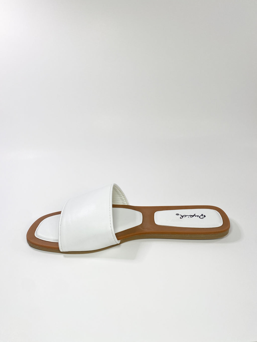 MINIMALIST FLAT SANDALS
