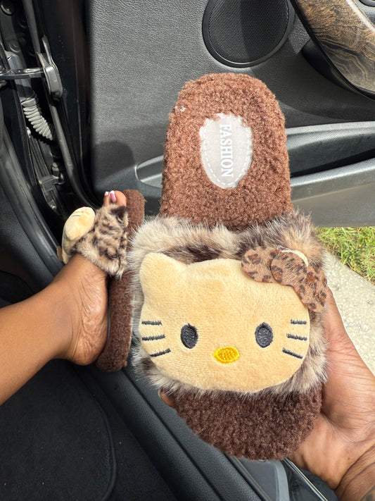 FALL HELLO KITTY SLIPPERS
